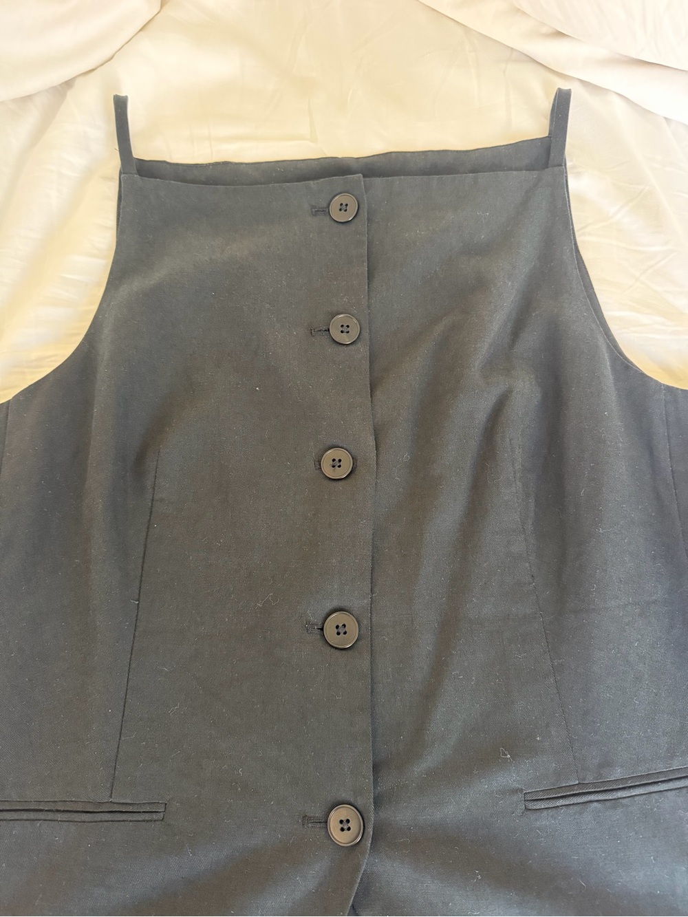 Square-Neck Vest in Drapey Twill - Picture 2 of 7